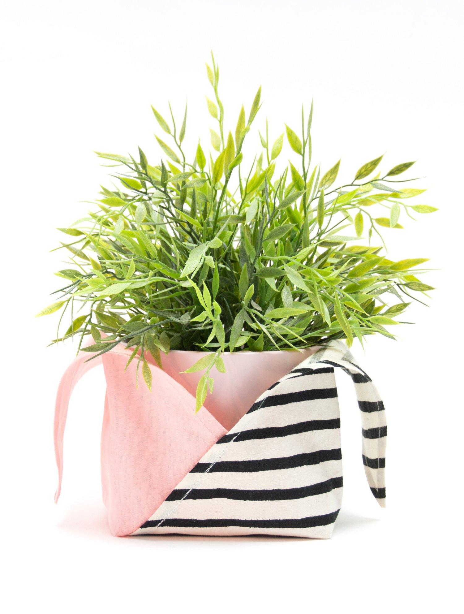 Pluton is a quick sew, perfect to use fat quarters!