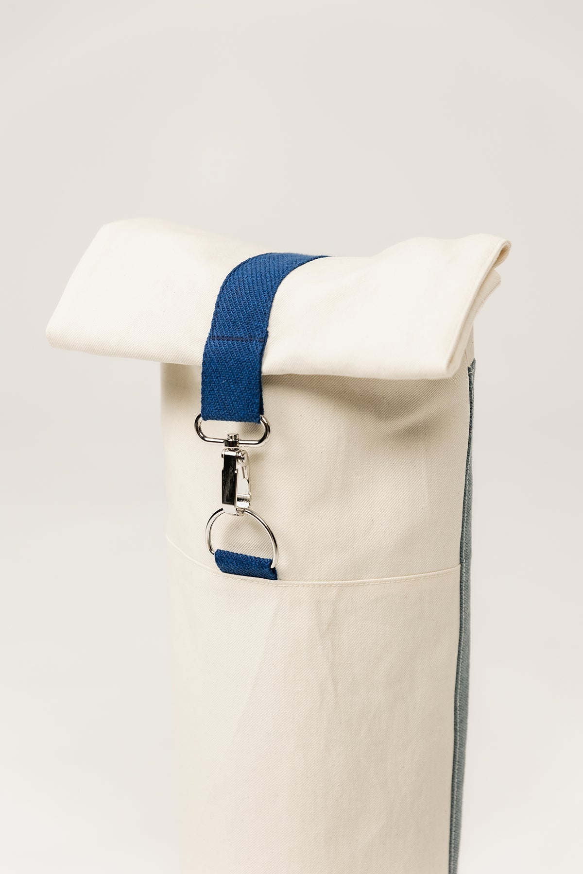 Yoga mat bag with a rolltop sewing pattern