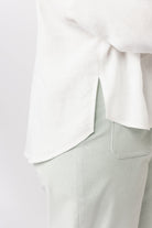 Shirt with a side vent sewing pattern